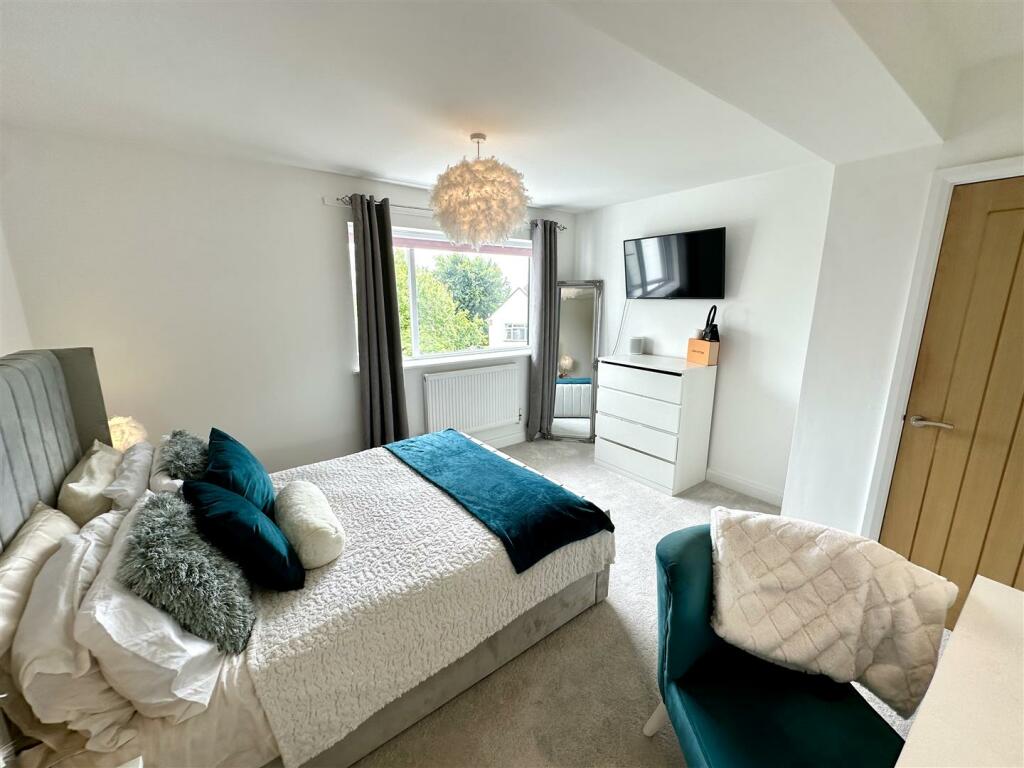 BEDROOM 4