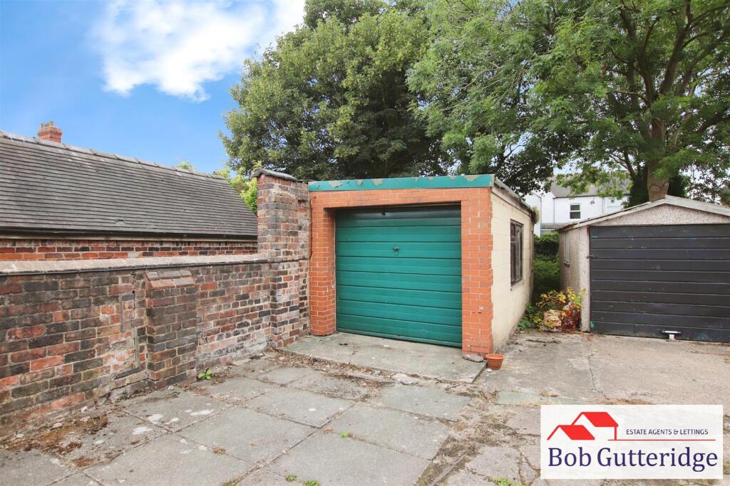 DETACHED GARAGE / WORKSHOP