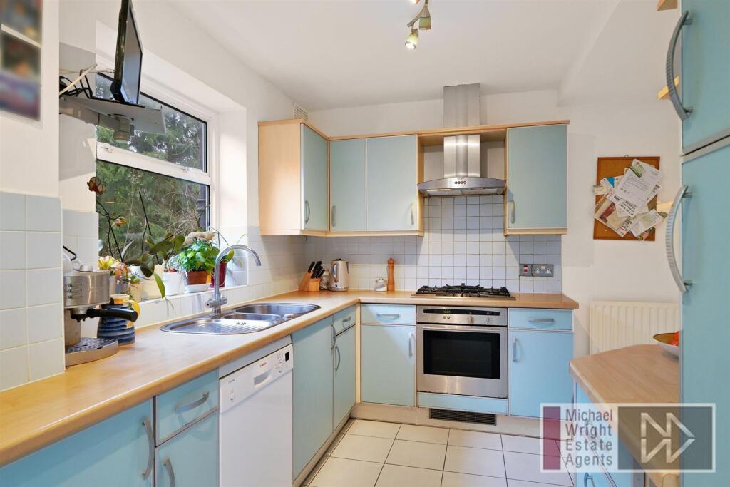 EXTENDED FITTED KITCHEN: PIC. 1