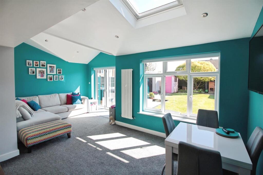 Kitchen/dining/sun room