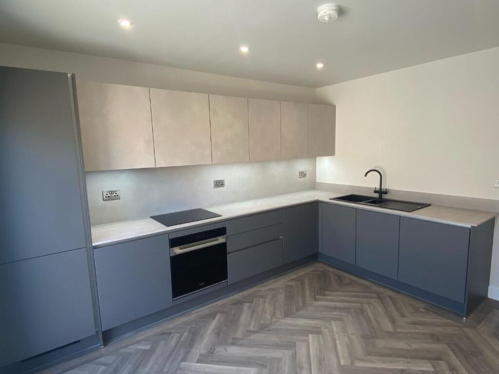 Kitchen 2.jpg