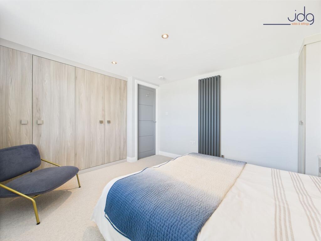 Double Bedroom with built in wardrobes 1