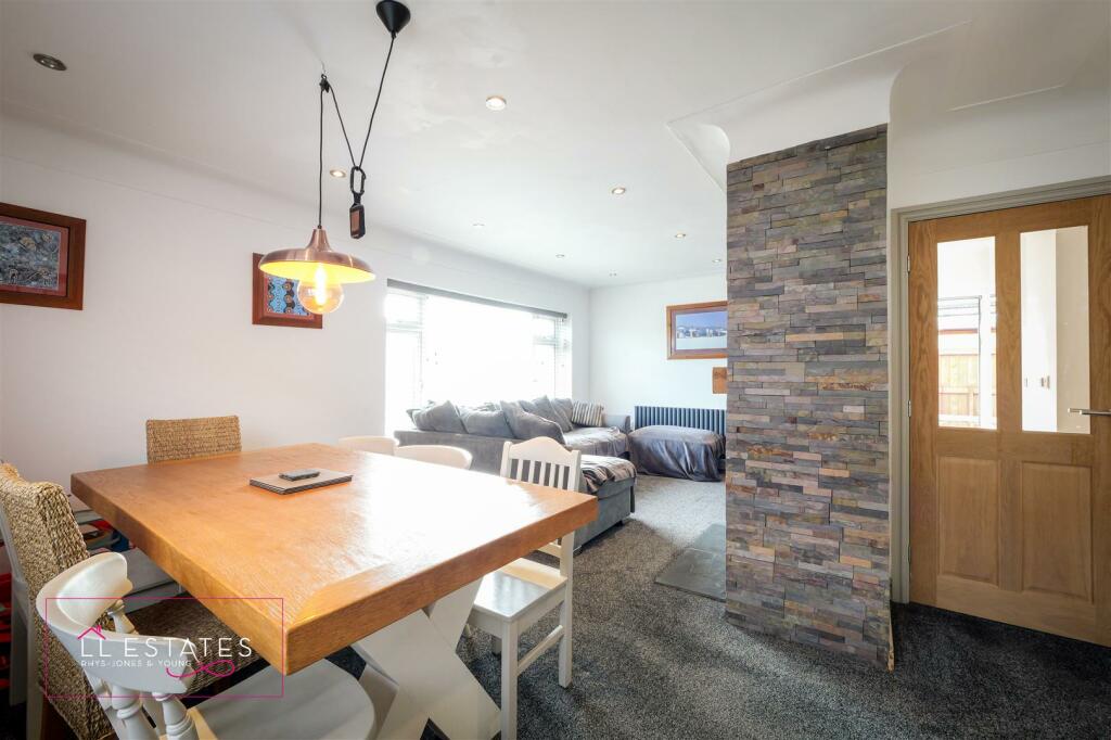 6 kerfoot ave-17.jpg