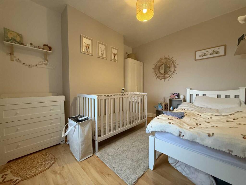 Bedroom (rear)