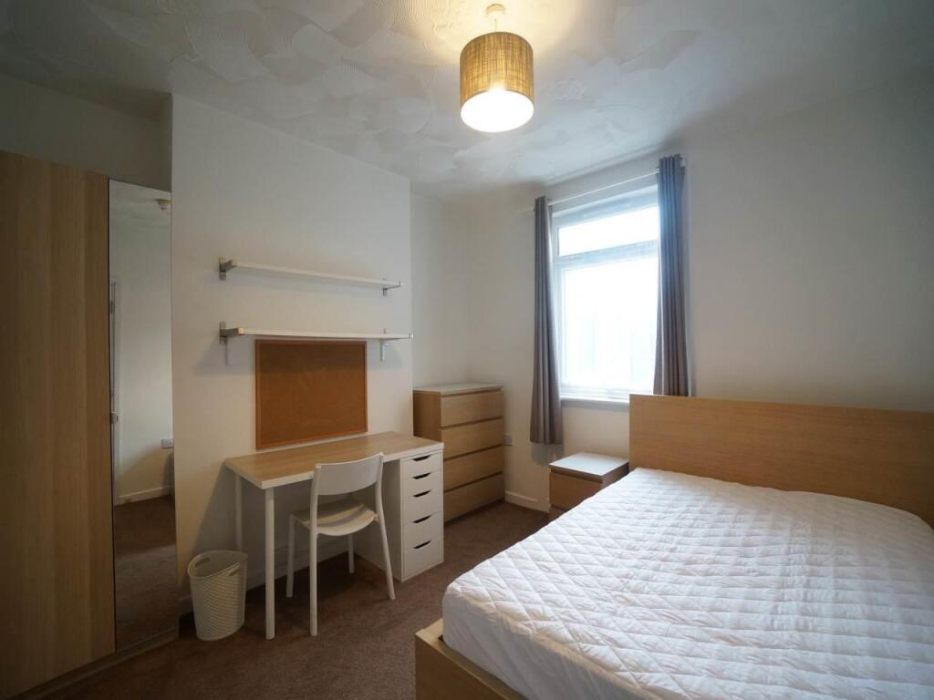 Bedroom 1.JPG