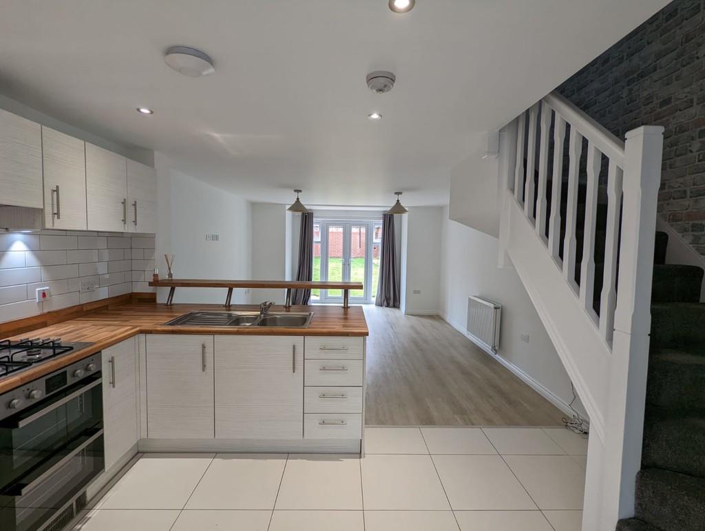 Kitchen / living ...