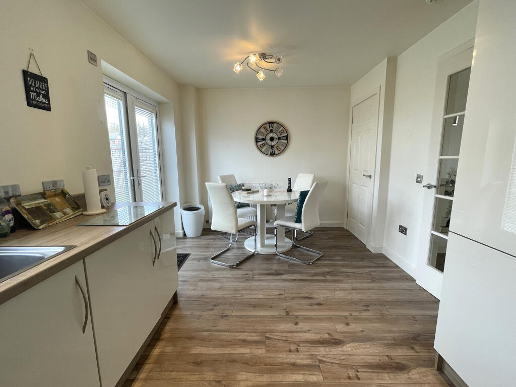 Kitchen b.JPG