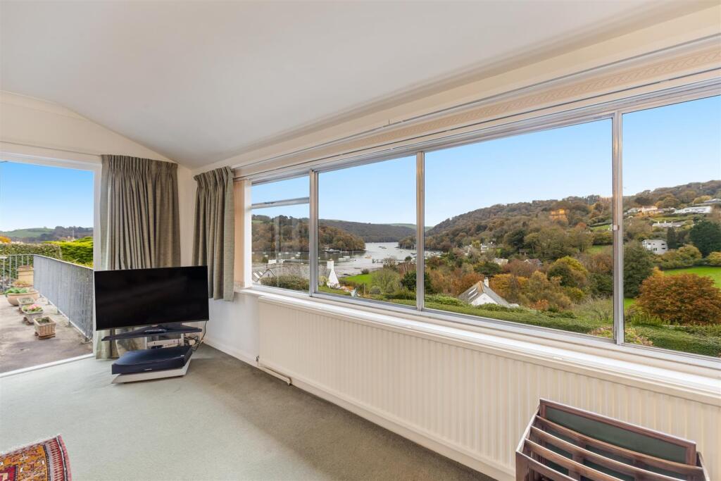 A14 - Pennymead Riverside Road Dittisham - 241106.