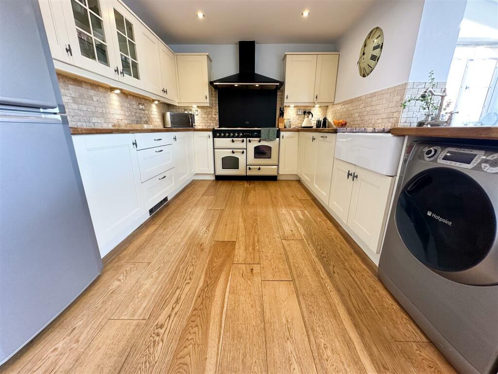 OPEN PLAN FAMILY ROOM