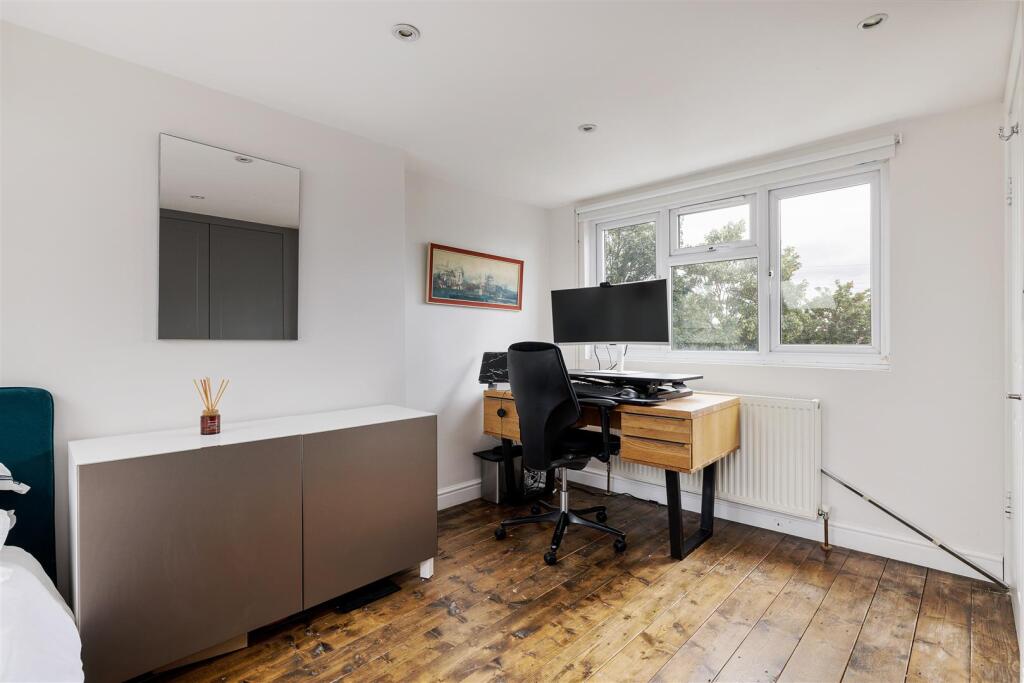 Connaught Road E11