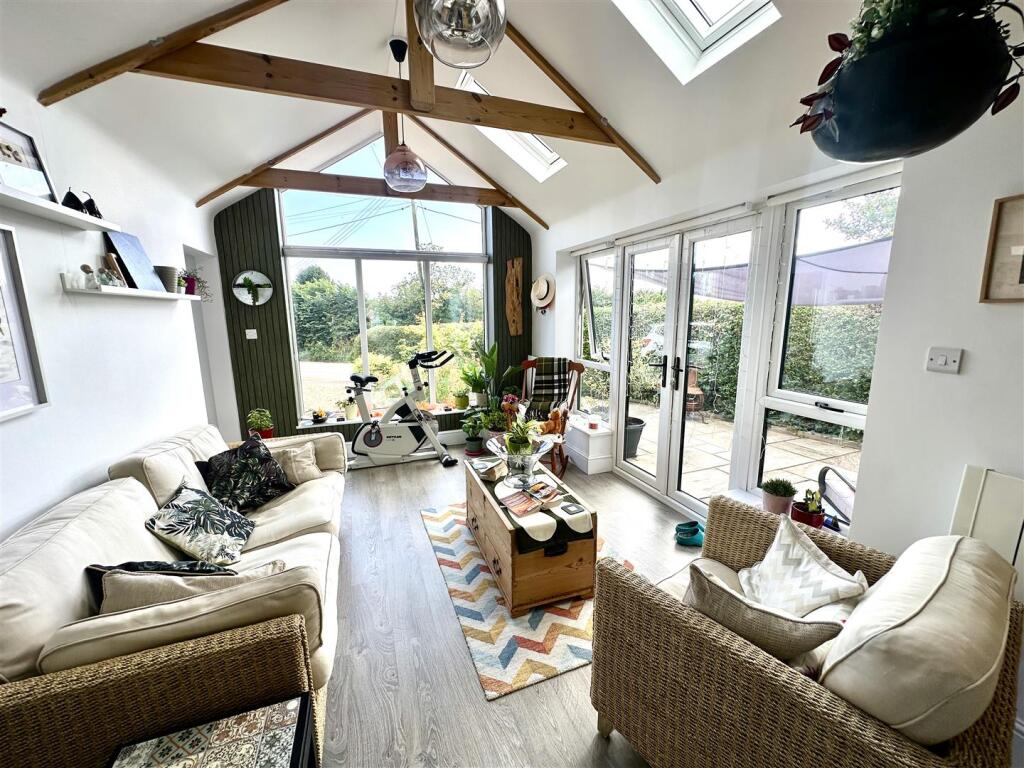 GARDEN ROOM