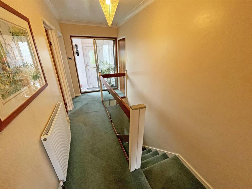 Fort Austin Avenue - Entrance Hall.jpg