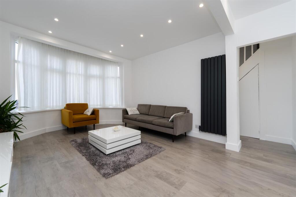 86 Coningsby Gardens_0030.jpg