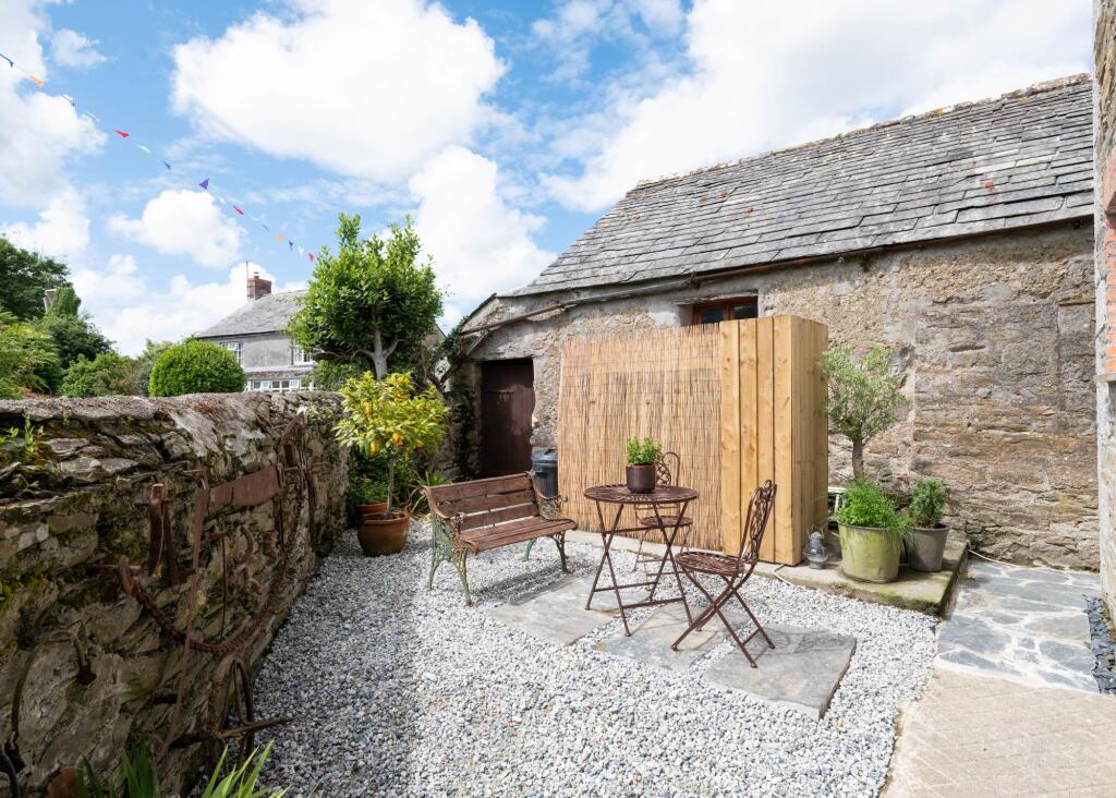 6825fe2abfd77_Hill View EXT-16