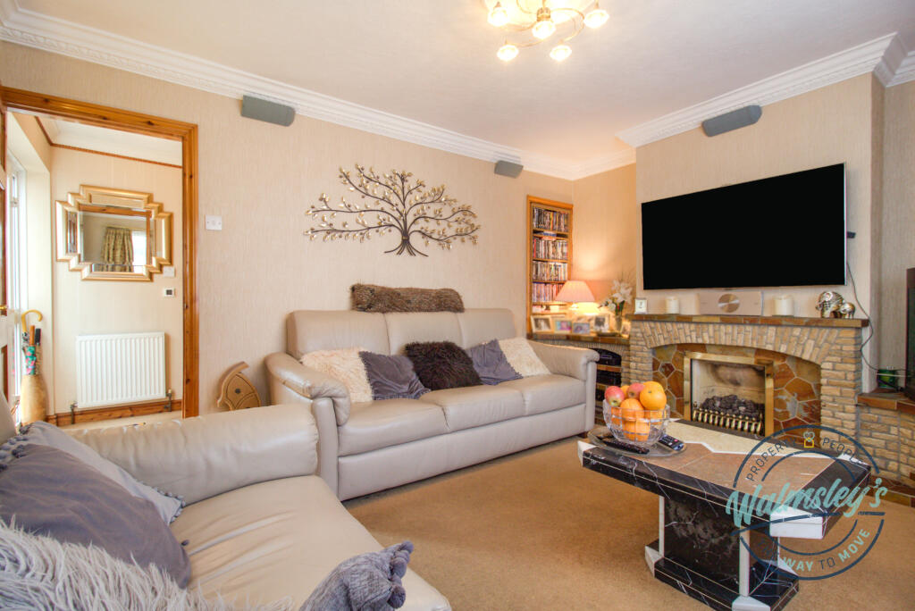 Sitting room towards hallway