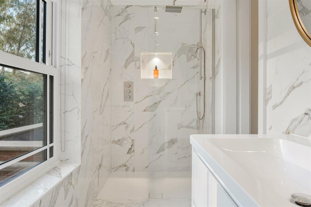 CUNLIFFE CLOSE, 1  (17).jpg