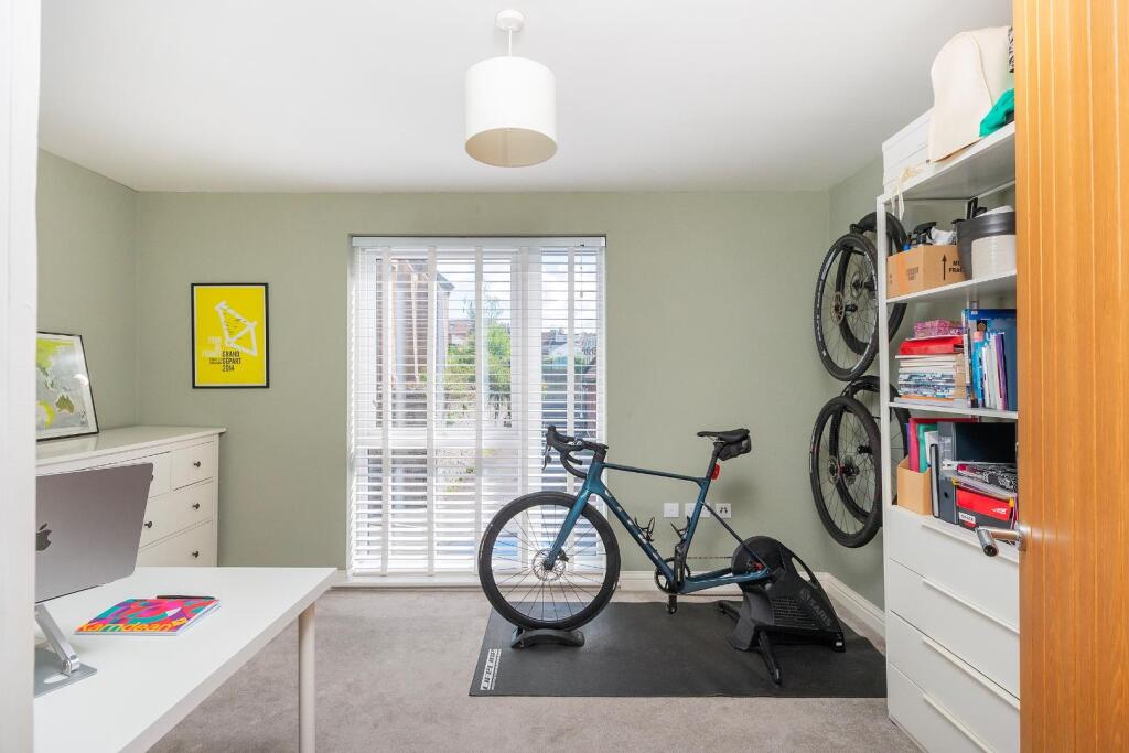 0S7FRBR - Bedroom L.jpg