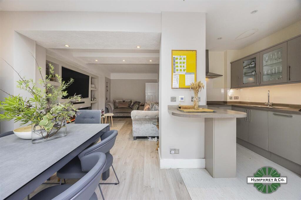 564 Upper Brentwood Road -021.JPG