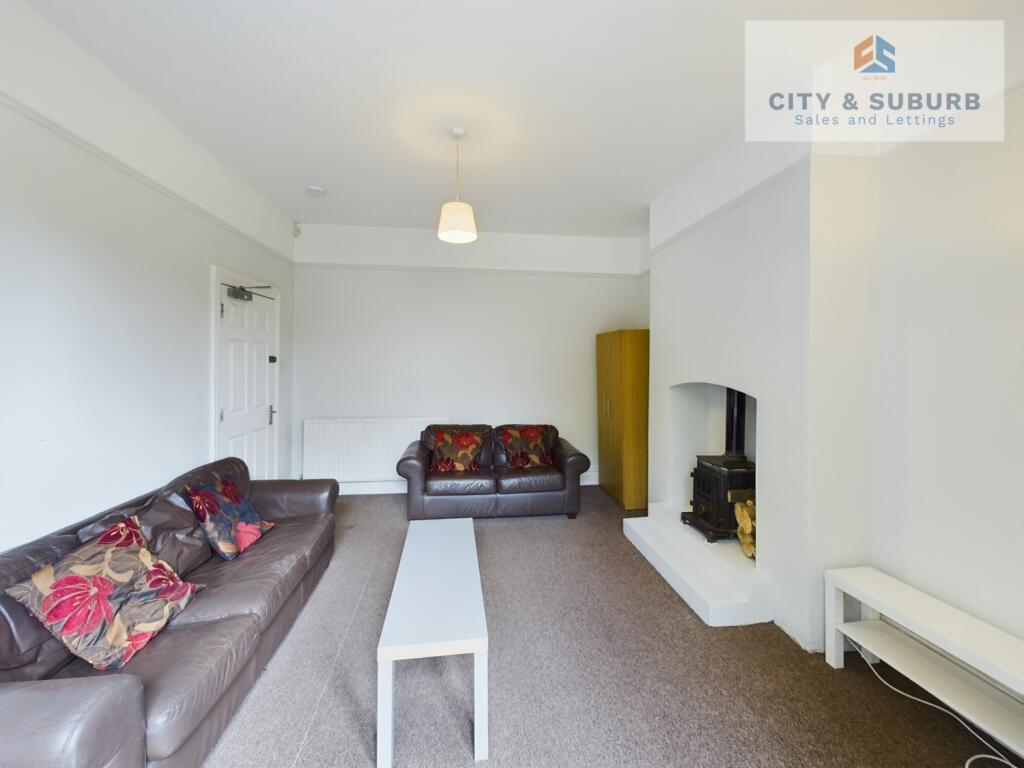 CAM01351G0-PR0110-STILL003 - Living Room