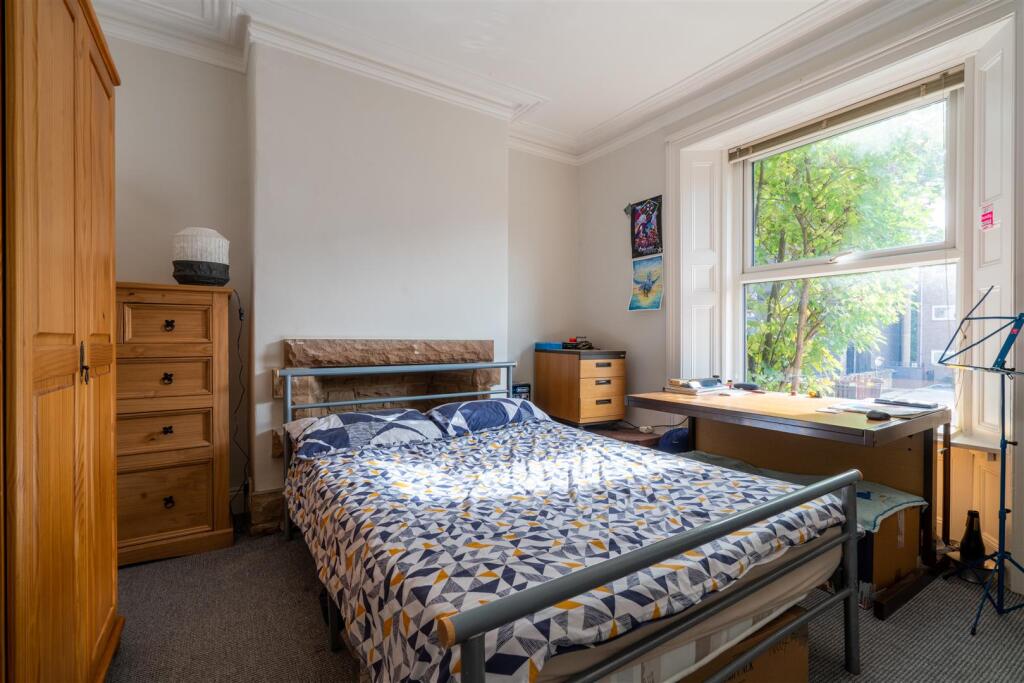 Bedroom 1.jpg