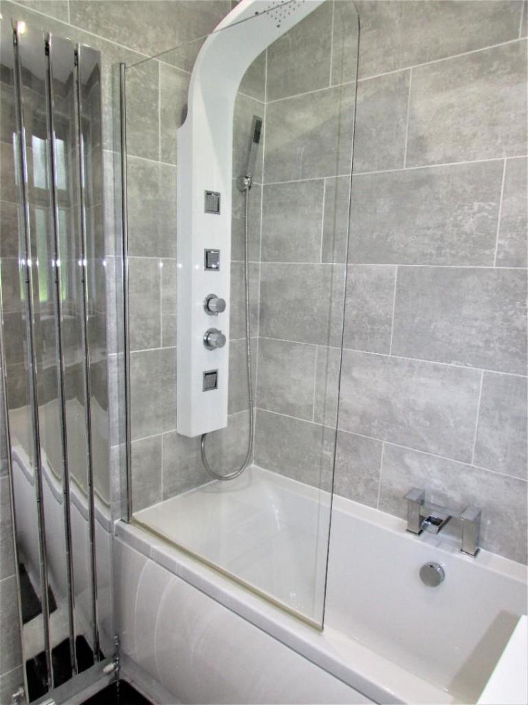 StansfieldRd24bath2.JPG