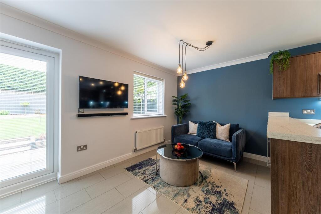 39 Shakerley Close-007.jpg