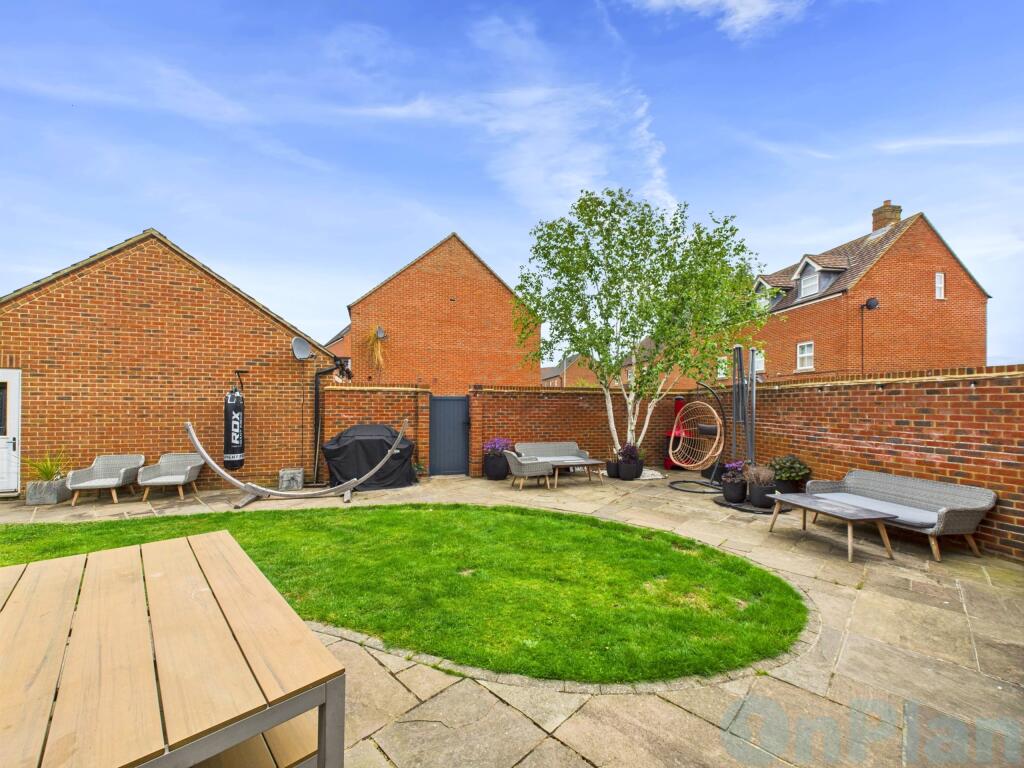 CAM04024G0-PR0029-STILL045