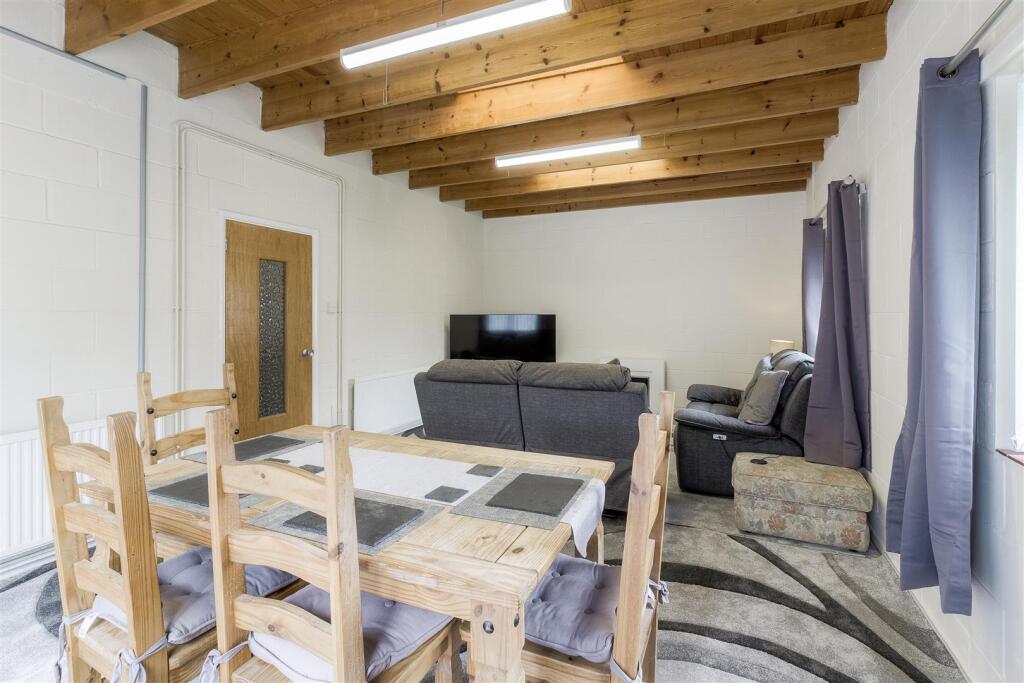 34 Debdale Road 016.jpg