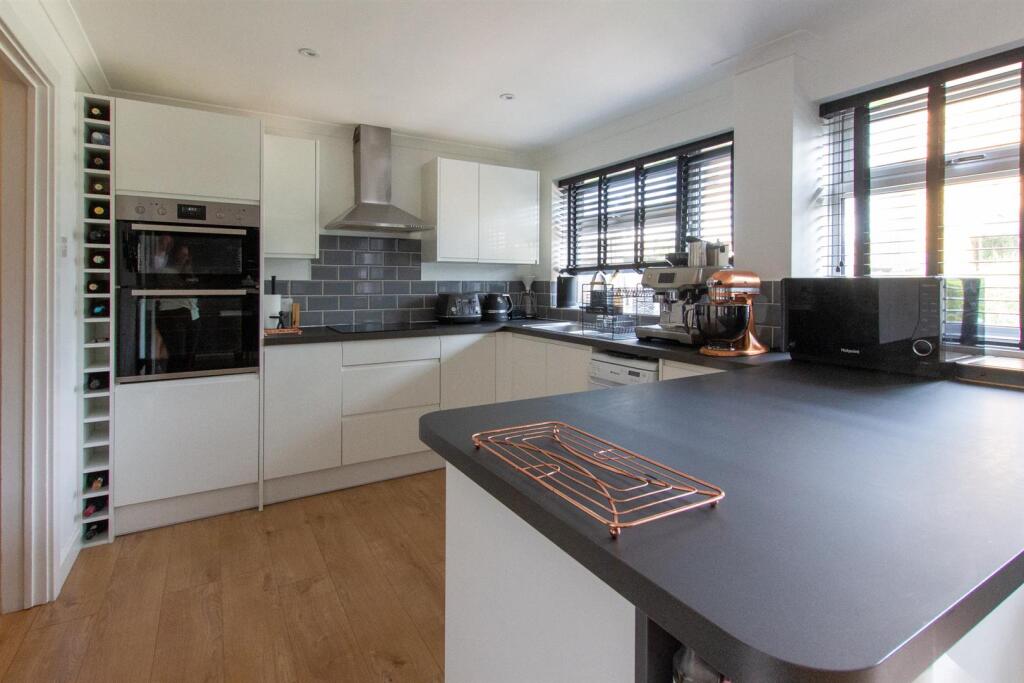 2 The Spinney - kitchen-3.jpg