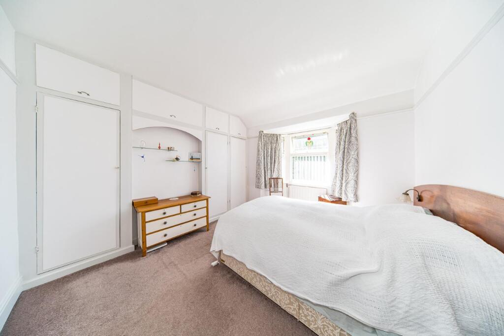 37 Stanley Road bedroom 1 2.jpg