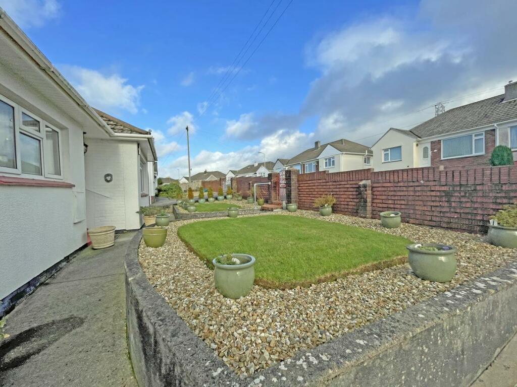 Kingswear Crescent 8 - Front Garden.jpg