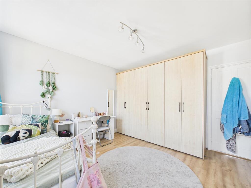 Front Bedroom (3).jpg