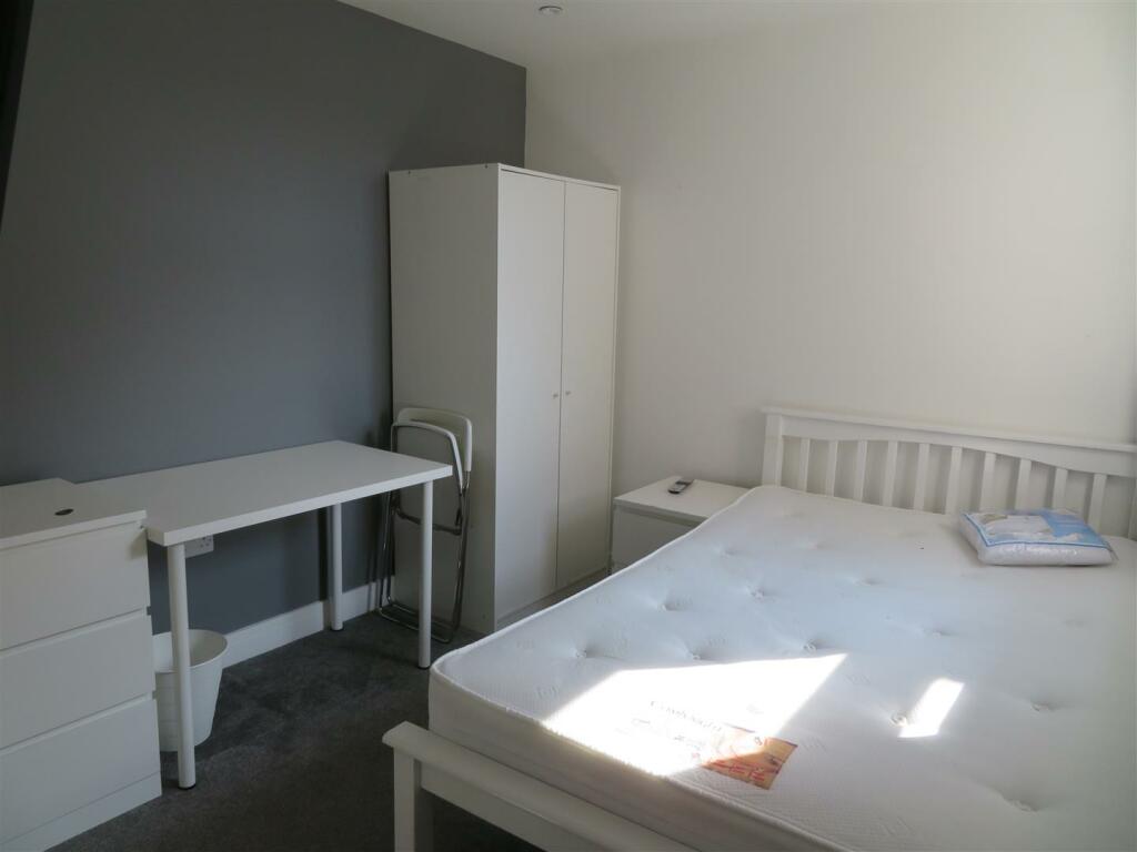 27 Rugby Bed3.JPG
