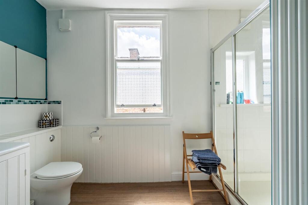 SHOWER ROOM