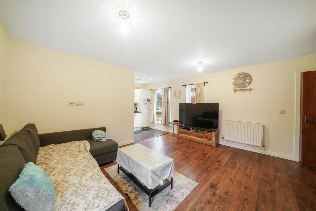 Flat 14, Montague Fell - bMVGualbfCFNB4toTrly.jpg