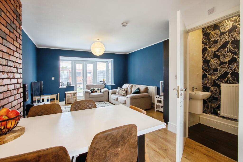 Lounge / Kitchen