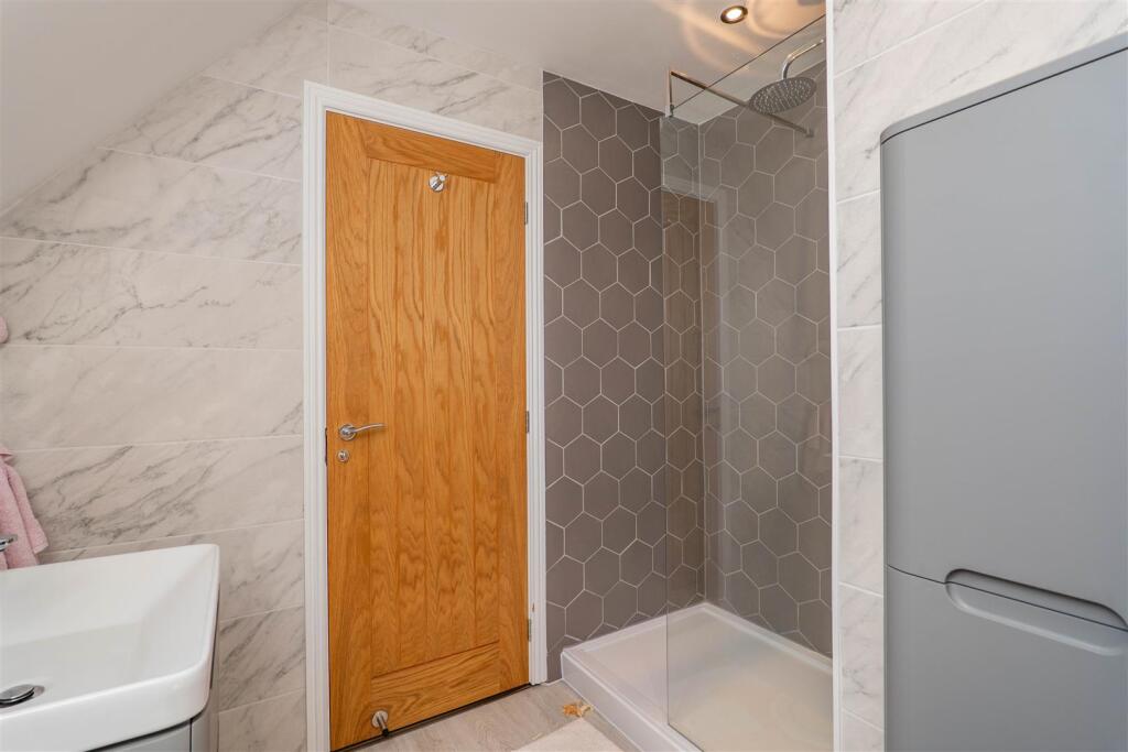 Jack &amp; Jill Ensuite