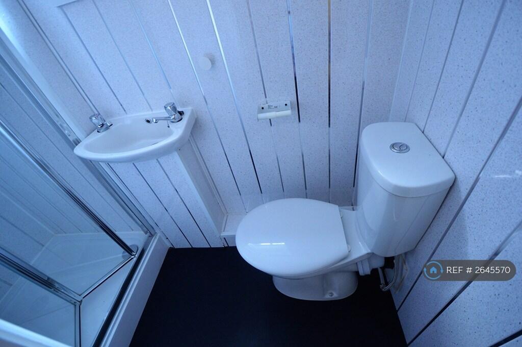 En-Suite Bathroom