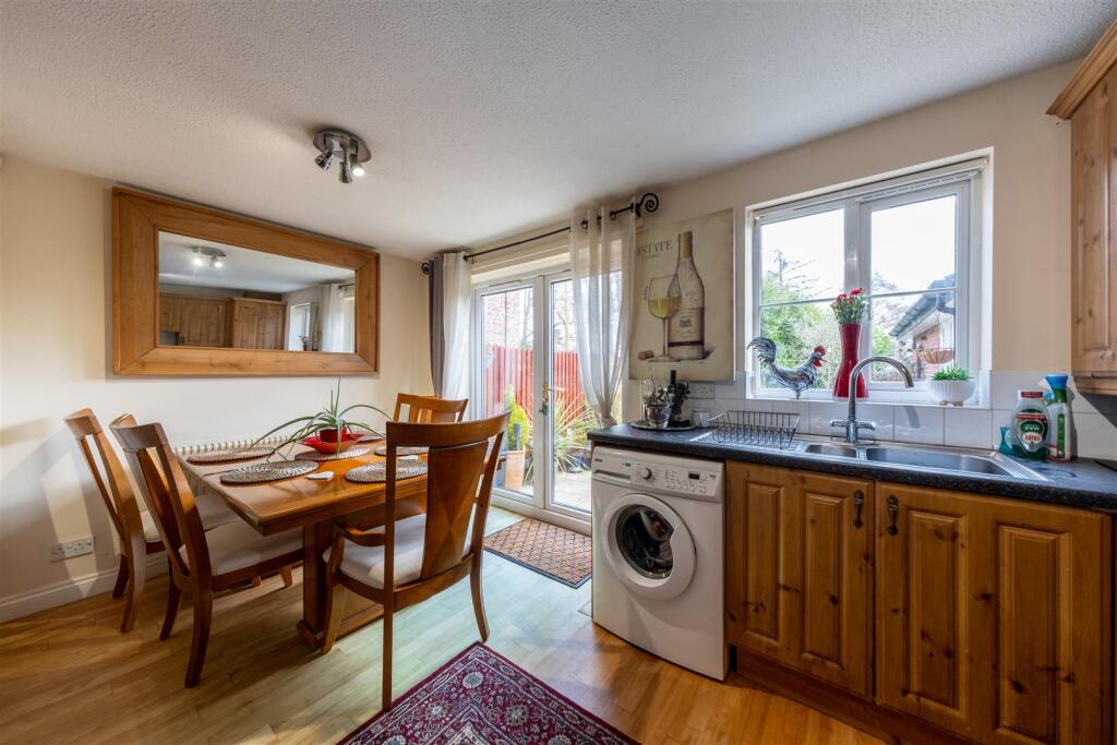 8 Gowy Court-002.jpg