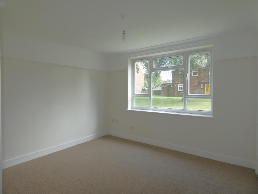 Pic 2 Living Room.JPG