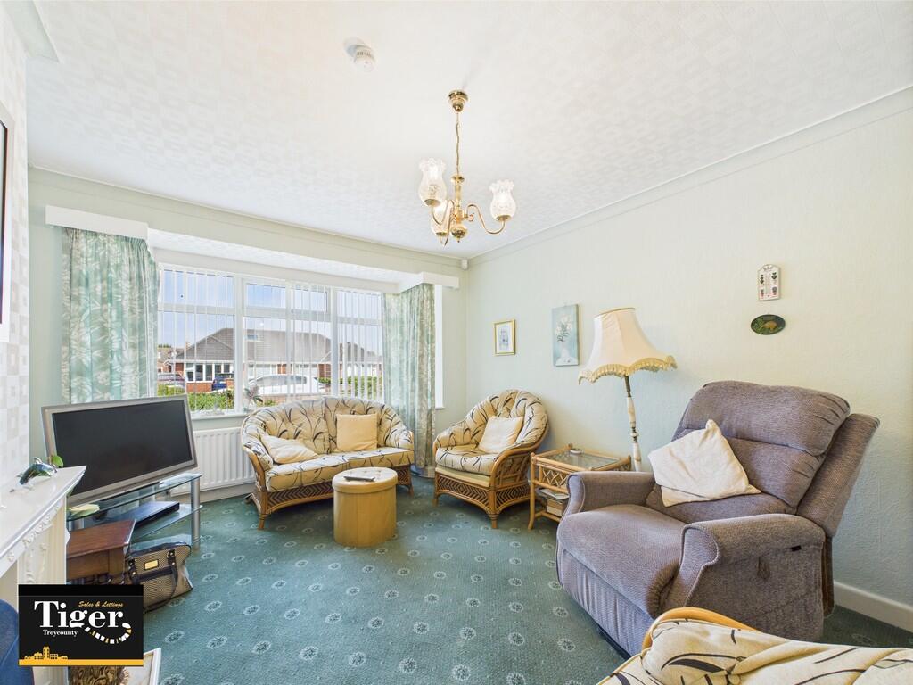 CAM02176G0-PR0585...