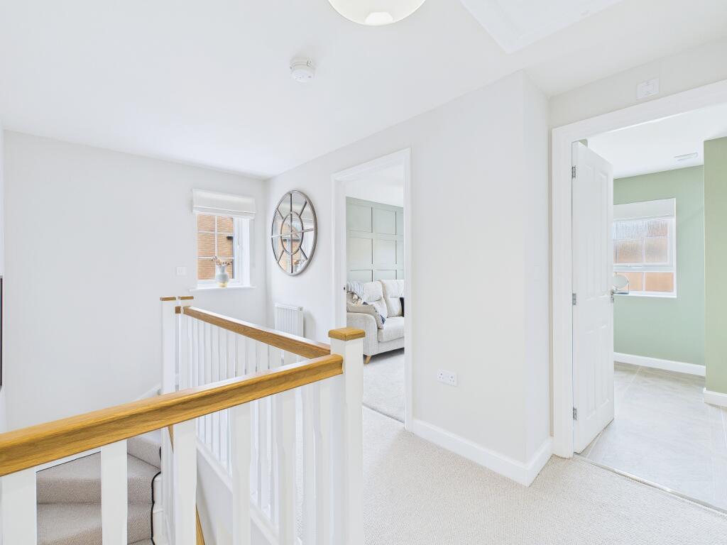 CAM03162G0-PR0107-STILL021