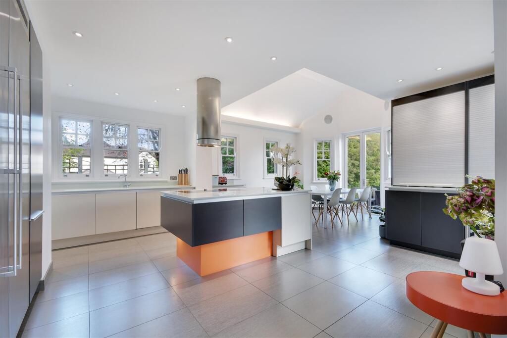 Kitchen/Breakfast/Family Area