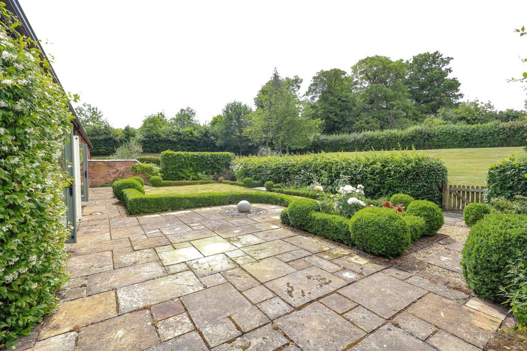 Barn Rear Garden2.jpg
