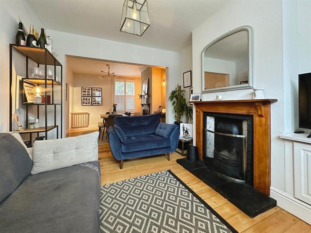 9e04f3f8--4512-95FE-A893D7F93C93-85894-00001C1C256