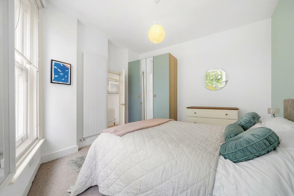 Bedroom 1 (2).jpg