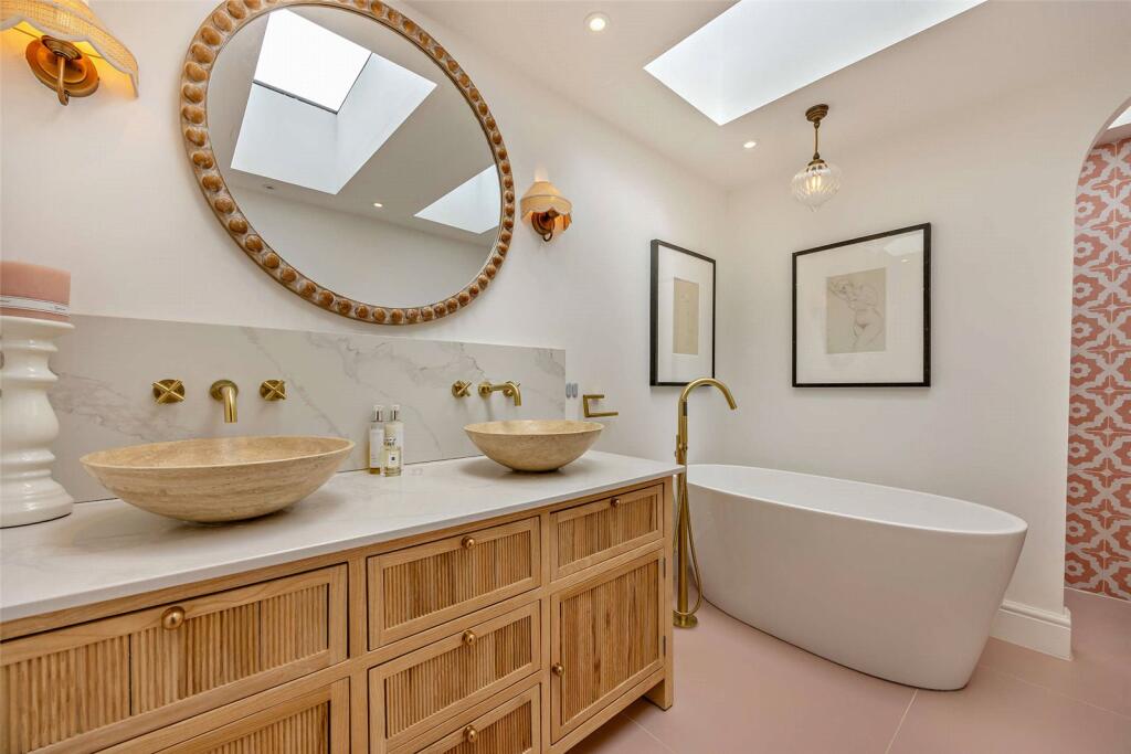 En-Suite Bath/Shower