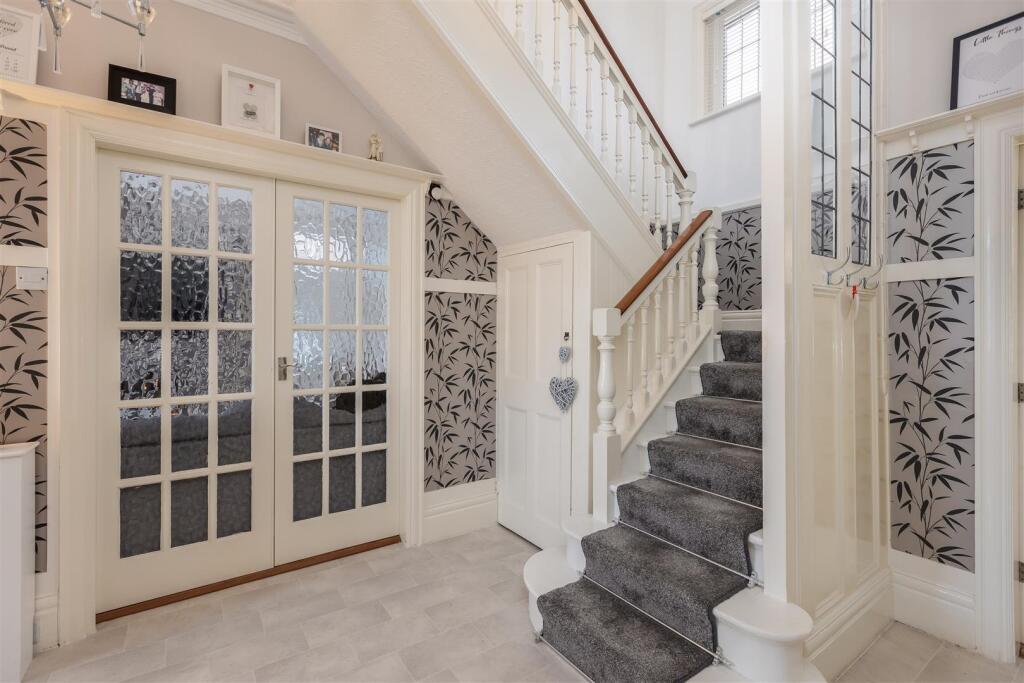 Station Avenue 14 Hallway-2.jpg