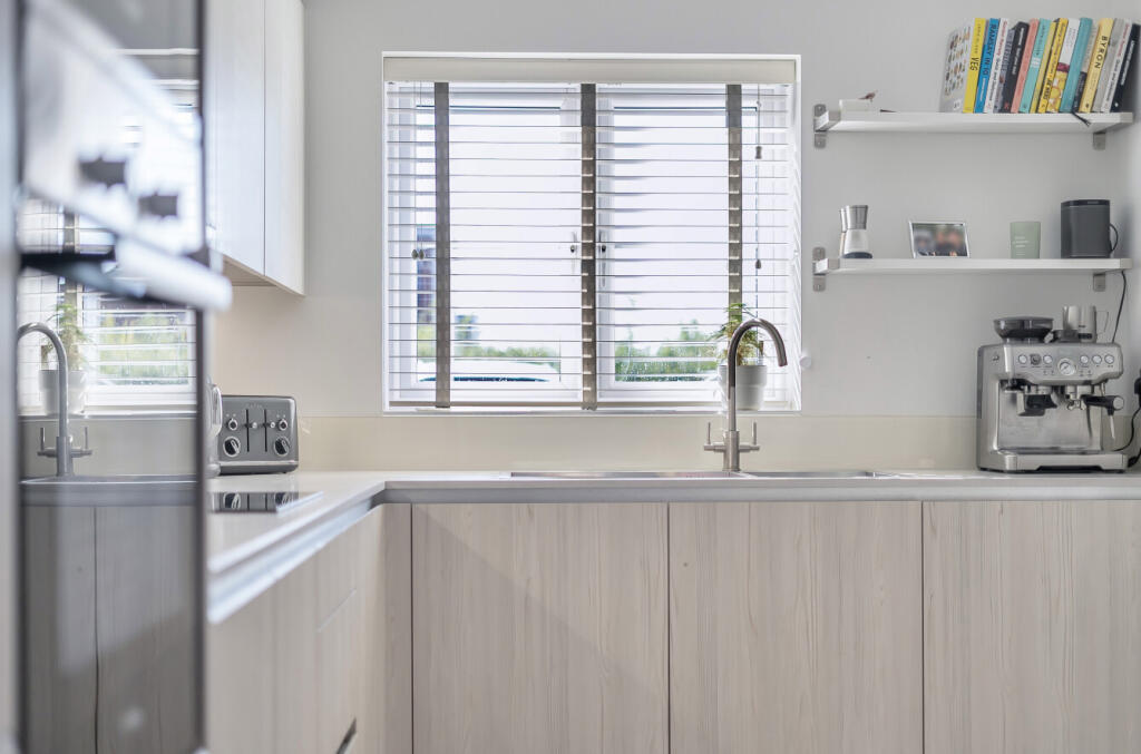 1343094-7-68a89db...