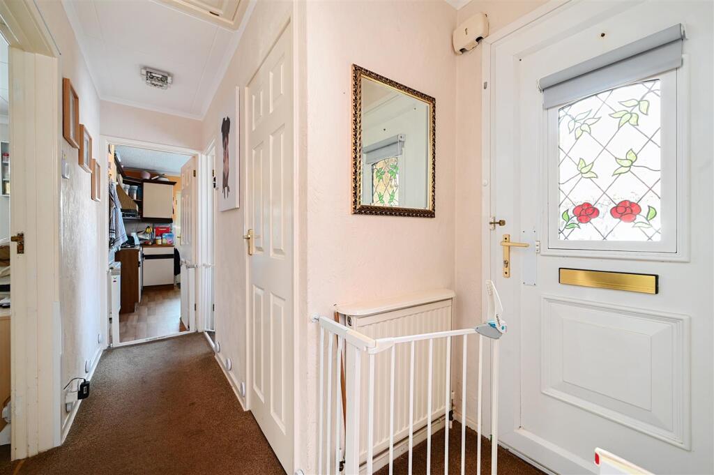 12 Oakdene Avenue, BN41 (8).jpg